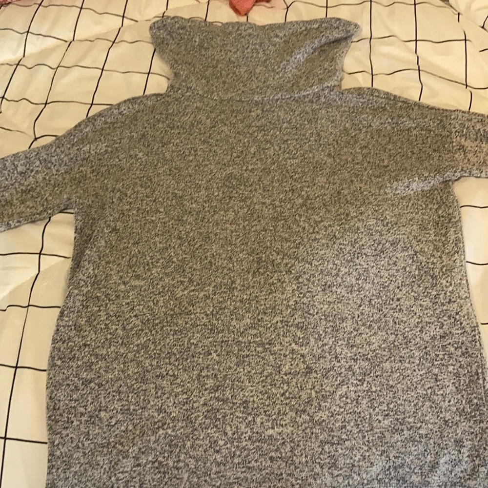 Gray long sleeve turtleneck